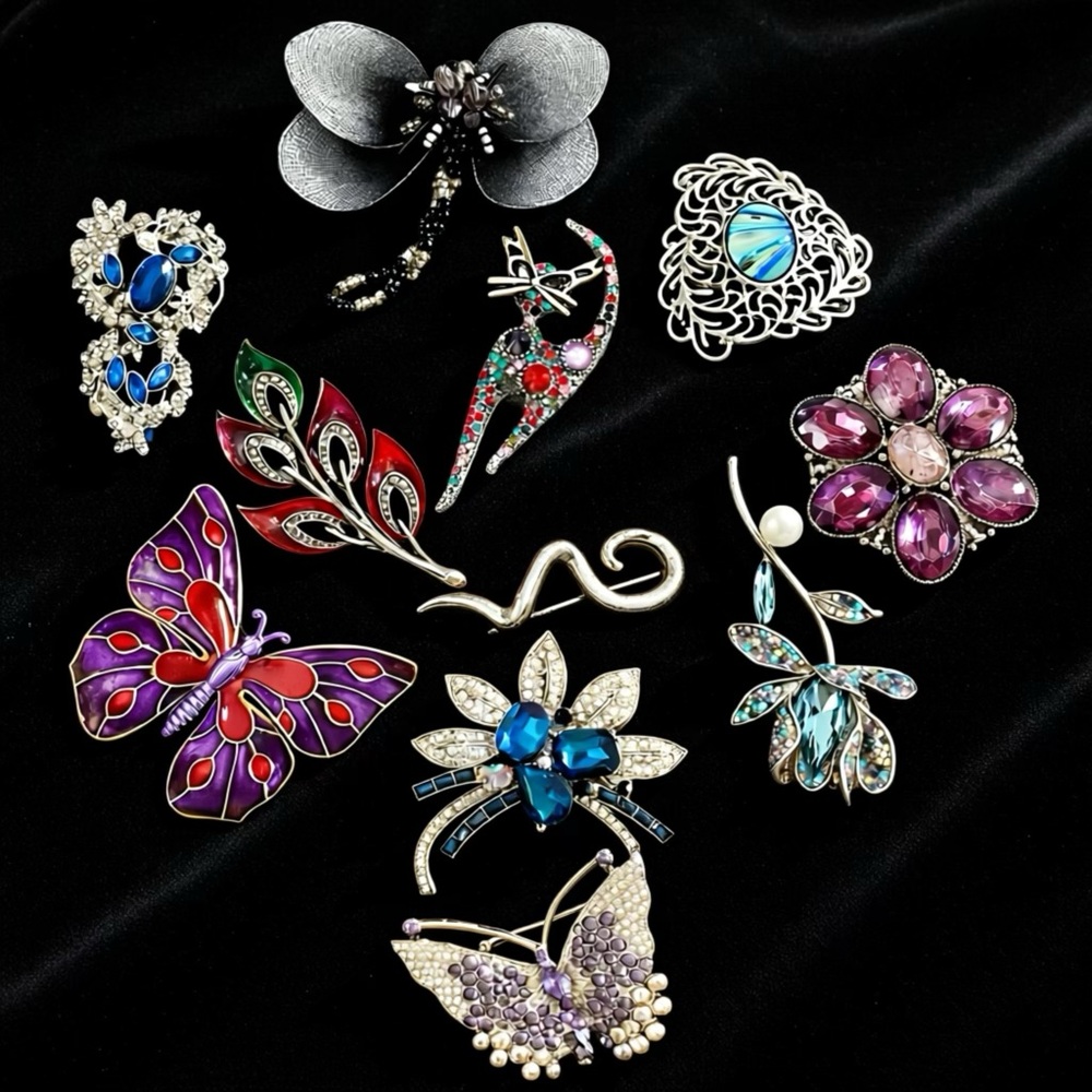 Vintage & Modern Brooch Collection, blues/purples/reds/silver, some stamped,11